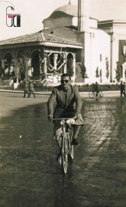 1938-1940 - Tirana, Albania - Luigi Ciabocco visita la piazza della Moschea durante l'esecuzione dei lavori per conto del governo italiano