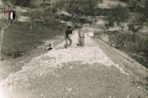 Anni '50 Consorzio di Bonifica Balle del tenna - Penna San Giovanni - realizzazione strada in MACADAM