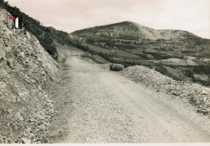 Anni '60 - Consorzio di bonifica della Valle del Tenna - Strada Acquacanina - Fonte Trocca in comune di Acquacanina